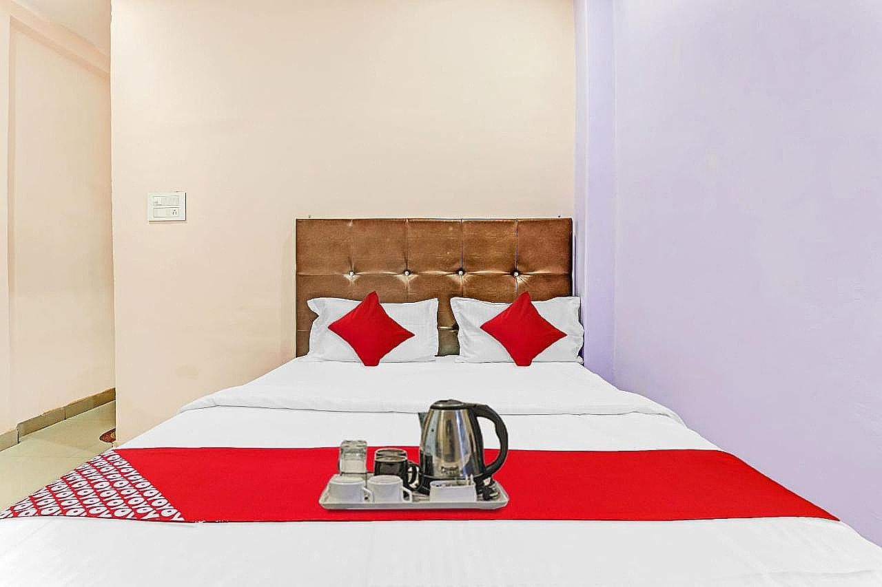 OYO Flagship Hotel Sadguru & Family Restaurant Classic 2