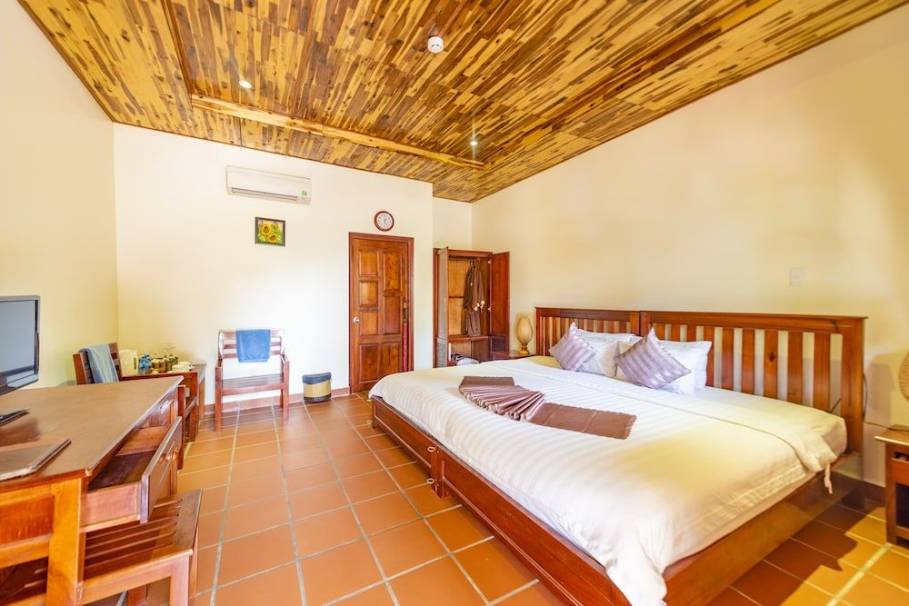 Deluxe Room, Partial Sea View