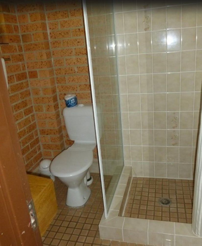 Royal Palms Motor Inn Deluxe Twin Room 10