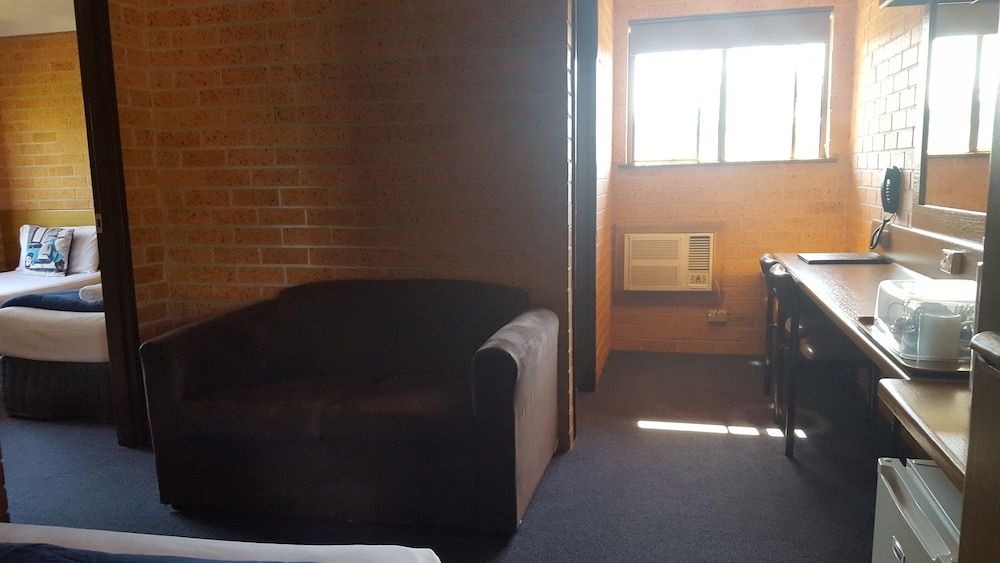 Royal Palms Motor Inn Suite, 2 Bedrooms 14