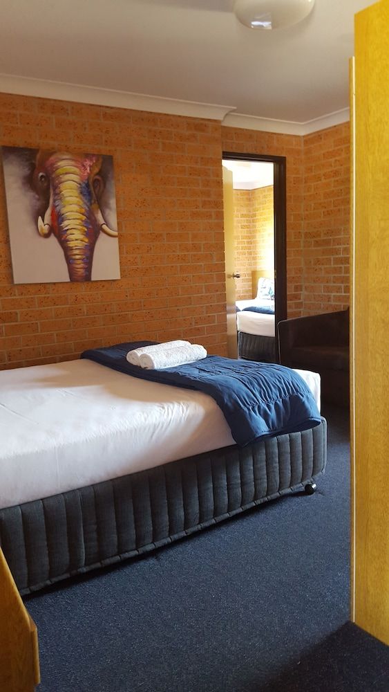 Royal Palms Motor Inn Suite, 2 Bedrooms 4