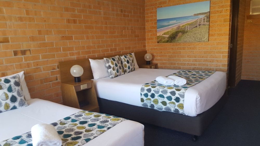 Royal Palms Motor Inn Deluxe Twin Room 6