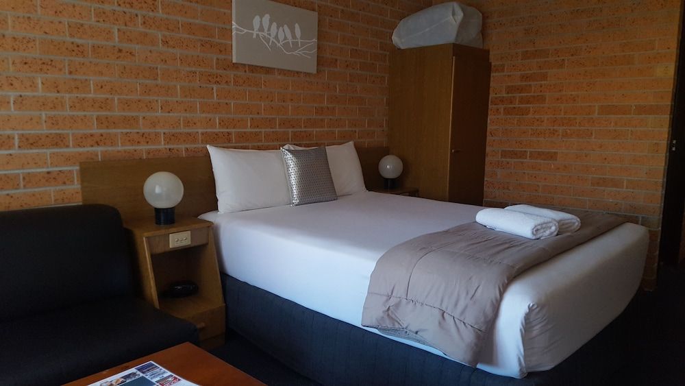 Royal Palms Motor Inn Suite, 2 Bedrooms 6