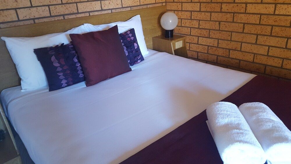 Royal Palms Motor Inn Suite, 2 Bedrooms 8