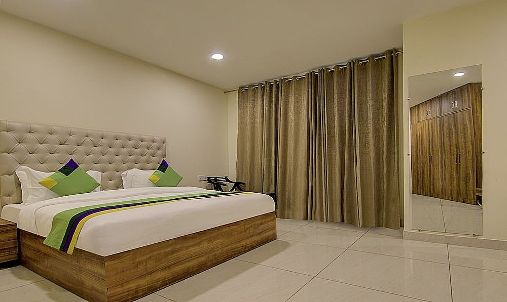 Treebo Torque Deluxe Double Room 4