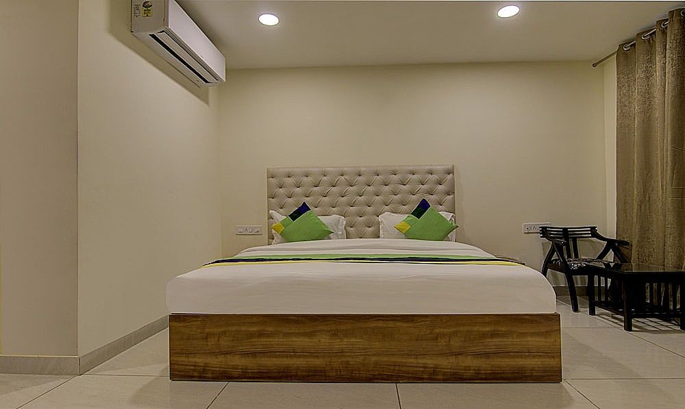 Treebo Torque Deluxe Double Room 3
