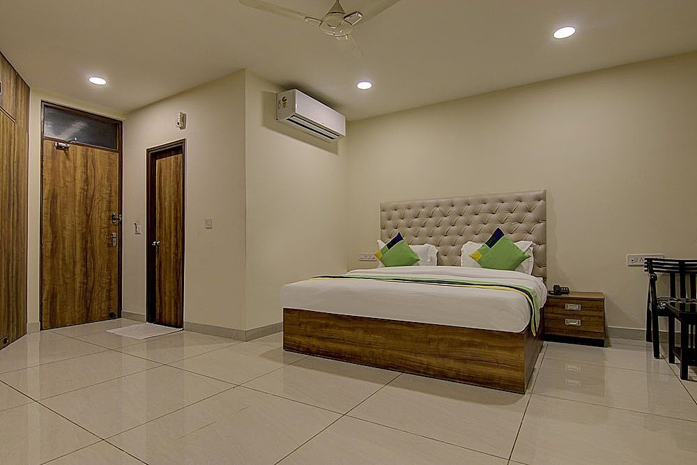Treebo Torque Deluxe Double Room 5