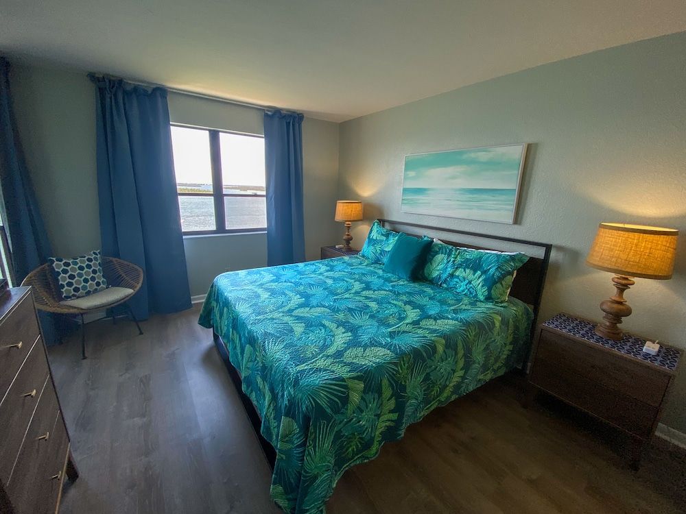 Standard Condo, 2 Bedrooms, 2 Bathrooms (waterfront)