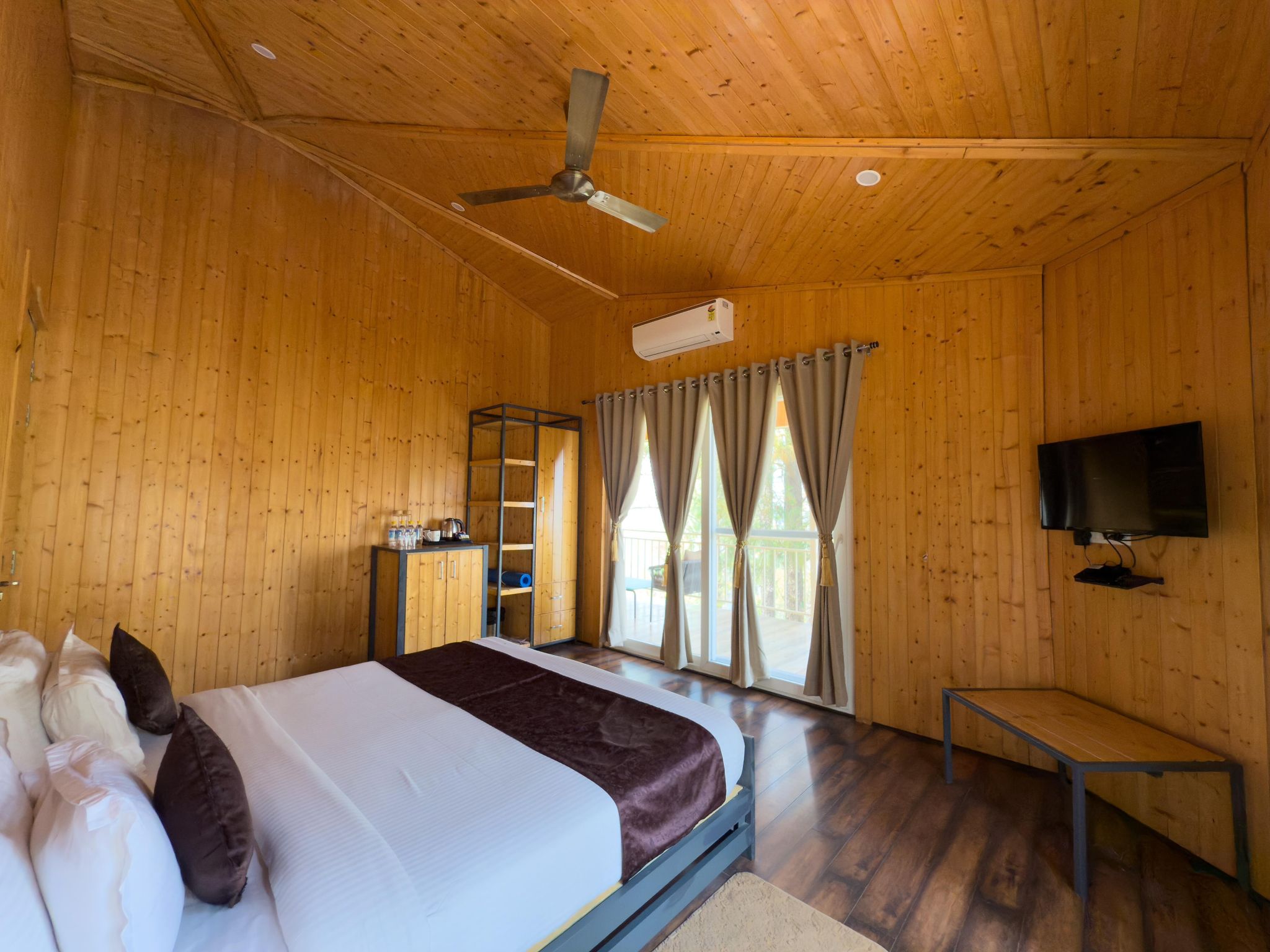 The Woods Retreat Octagon Mountain View Luxury Cottage 2