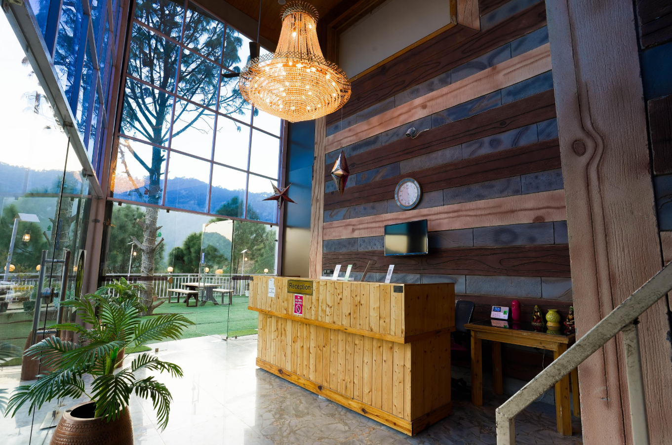 undefined Hamilton Palace 2