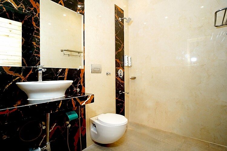 Hamilton Palace Deluxe Room 3