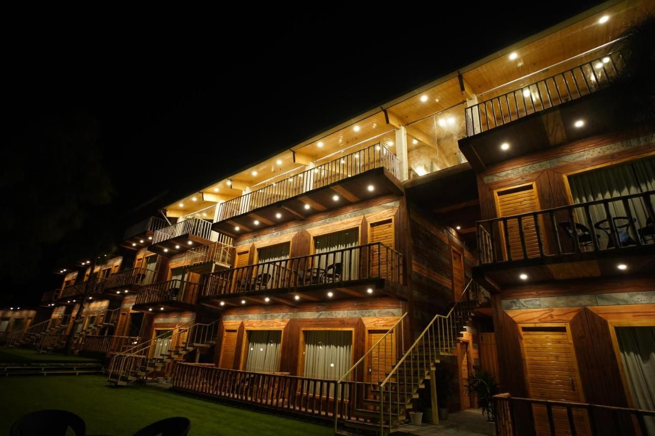 undefined Hamilton Palace 10