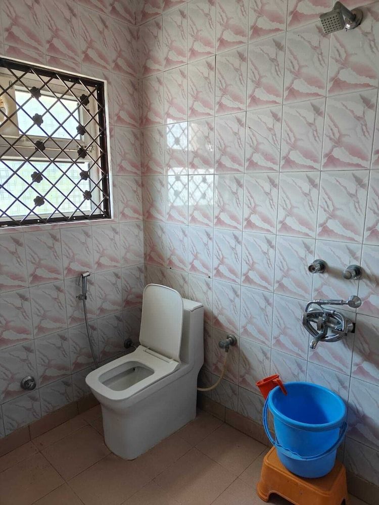 Sunny Pines Resort Deluxe Room 9