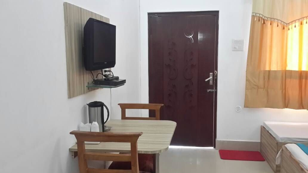 Sunny Pines Resort Deluxe Room 13