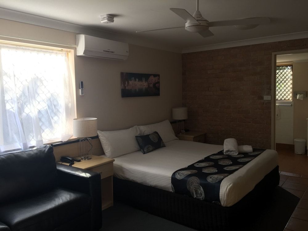 Park Beach Resort Motel King Spa Room 2