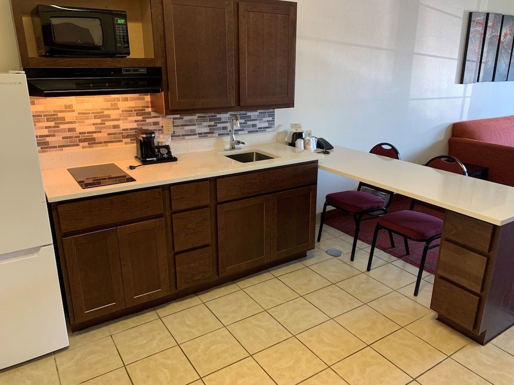 Sandalwood Studios & Suites 2 Queen Beds with Sofa/Kitchenette Non-Smoking 3