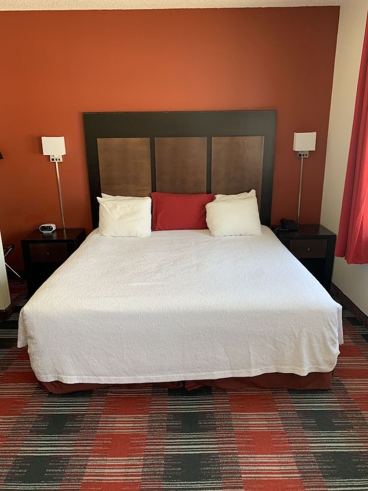 Sandalwood Studios & Suites 1 King Bed with Sofa/Kitchenette Non-Smoking 2