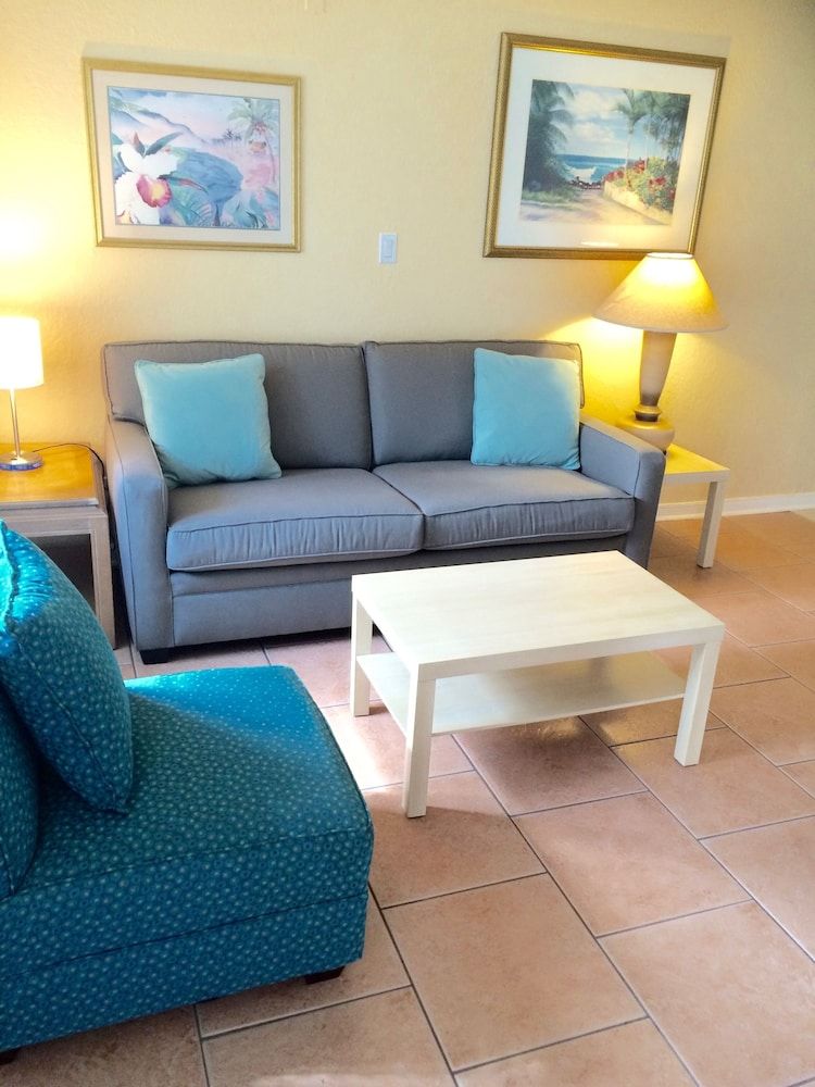 Deluxe 1-Bedroom King Bed w/ Kitchen & Sofa Bed