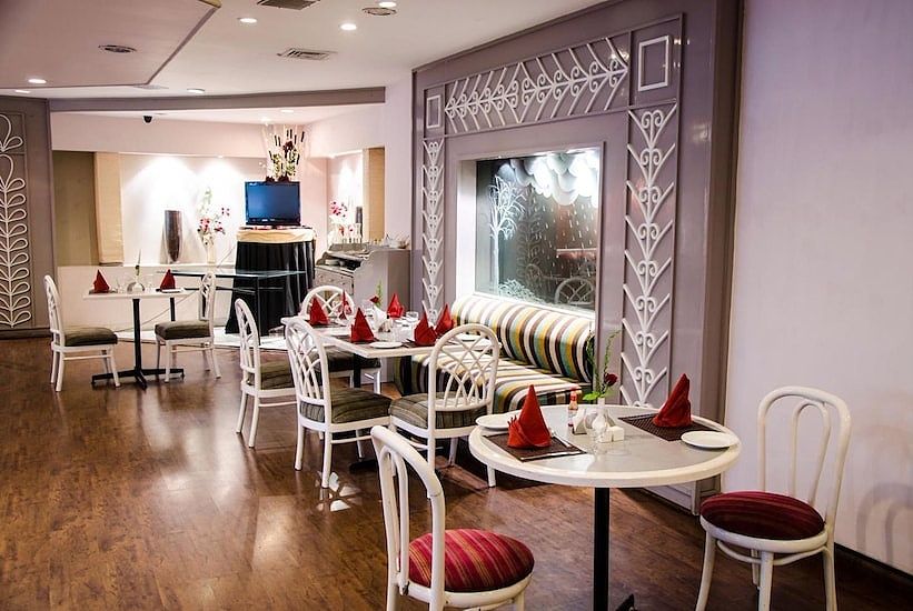 undefined Tuli International 4