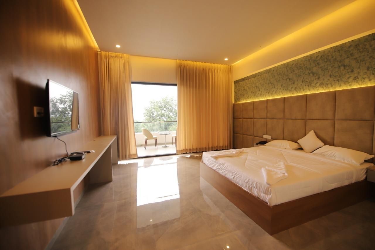 Executive Superior Lake View Room