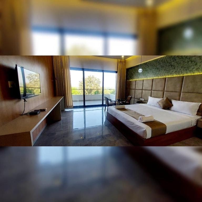 Executive Family Room with Balcony