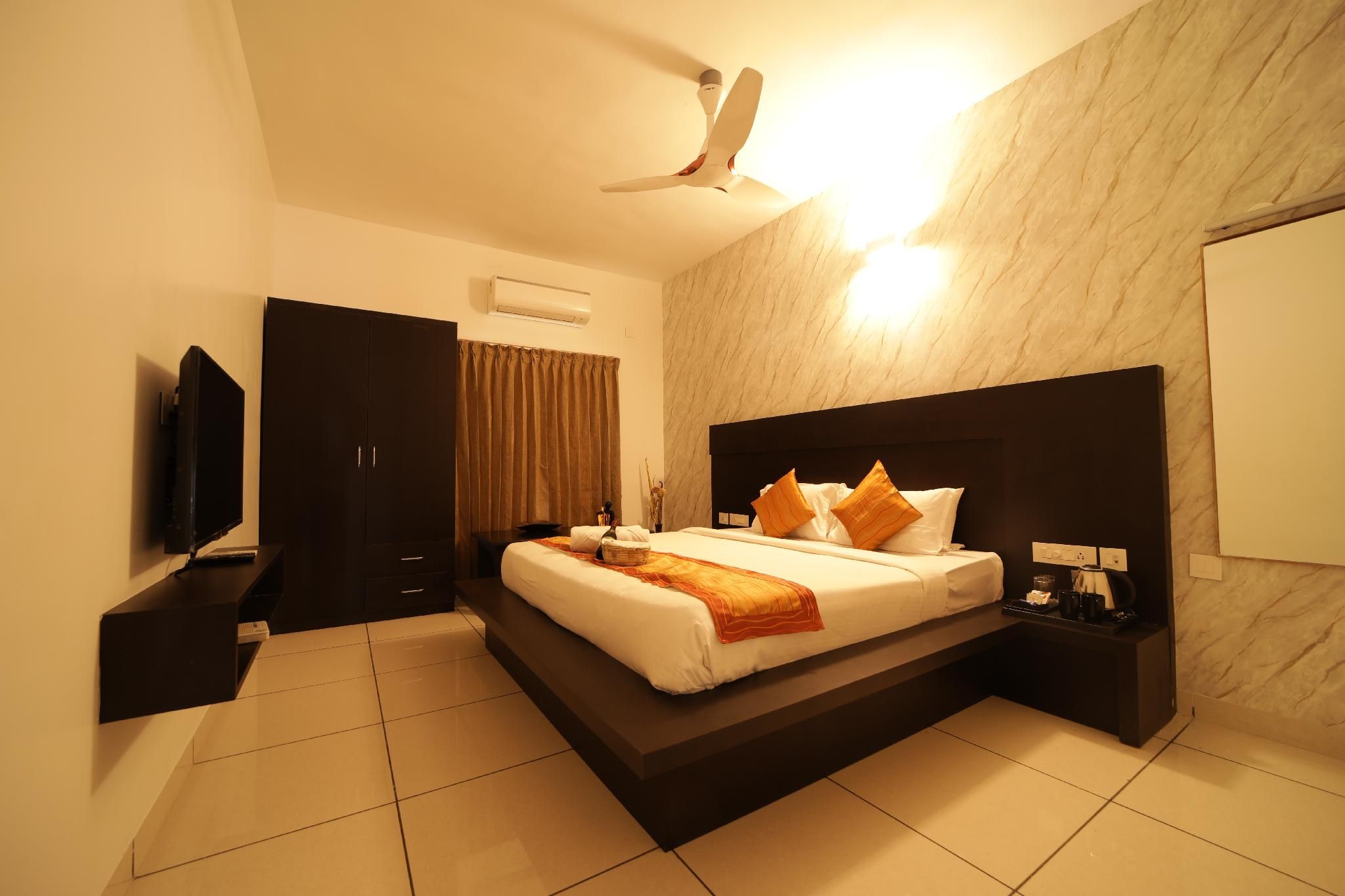 180 Degree Suite Room