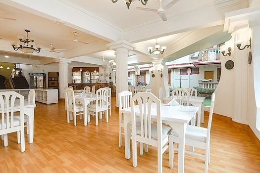 Food & Dining