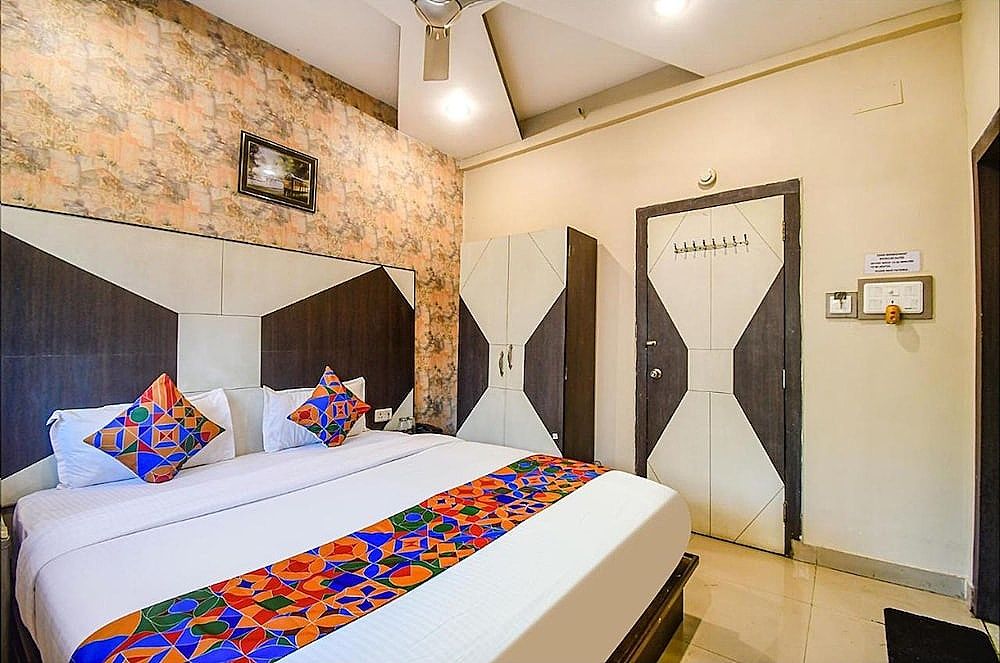  FabHotel Prime Rockstar Suites Deluxe Room 4