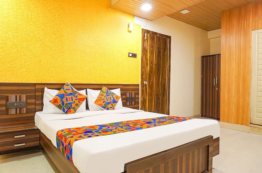 Fabexpress Gargi Executive Deluxe Room 4