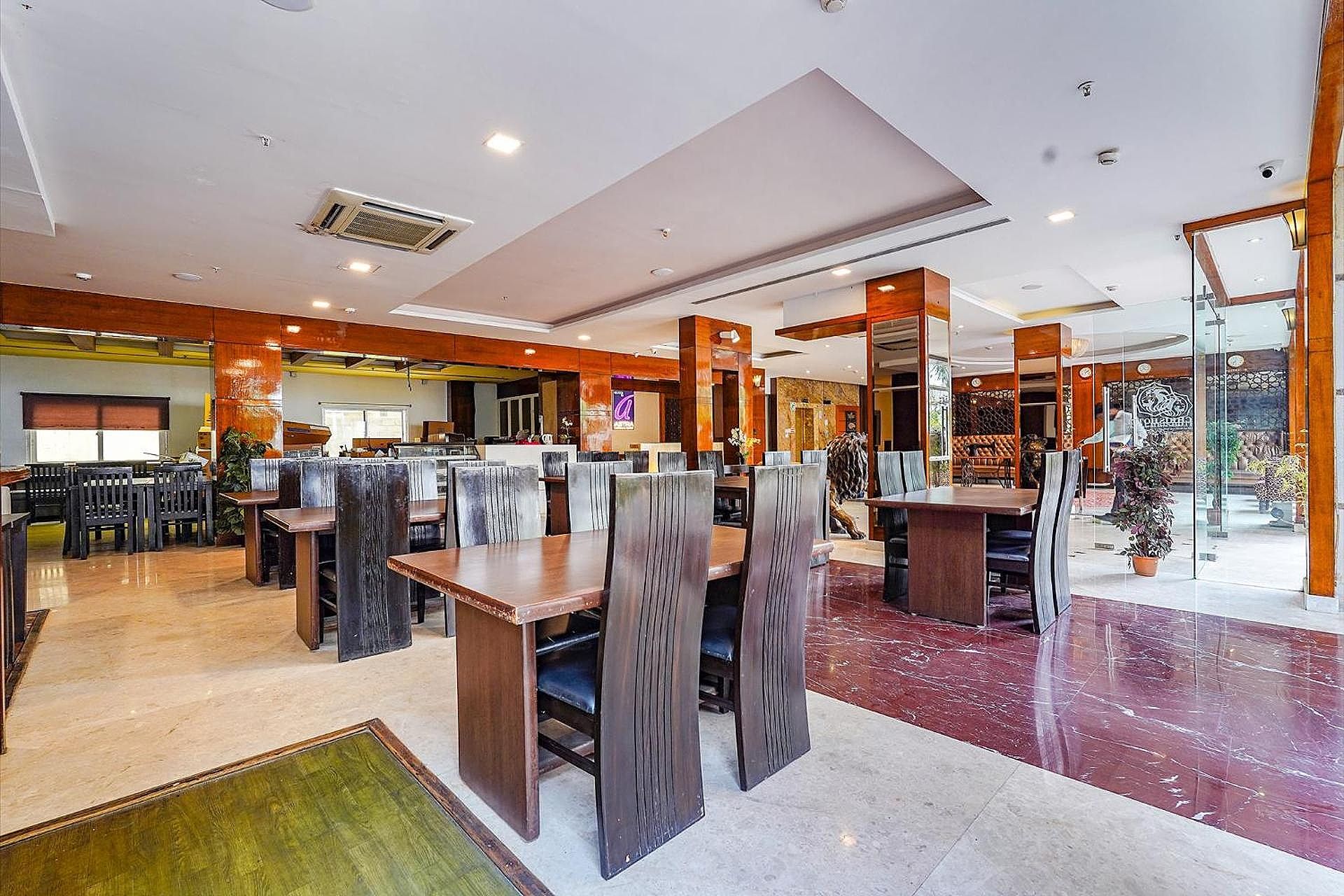 undefined Fabhotel Chris 4