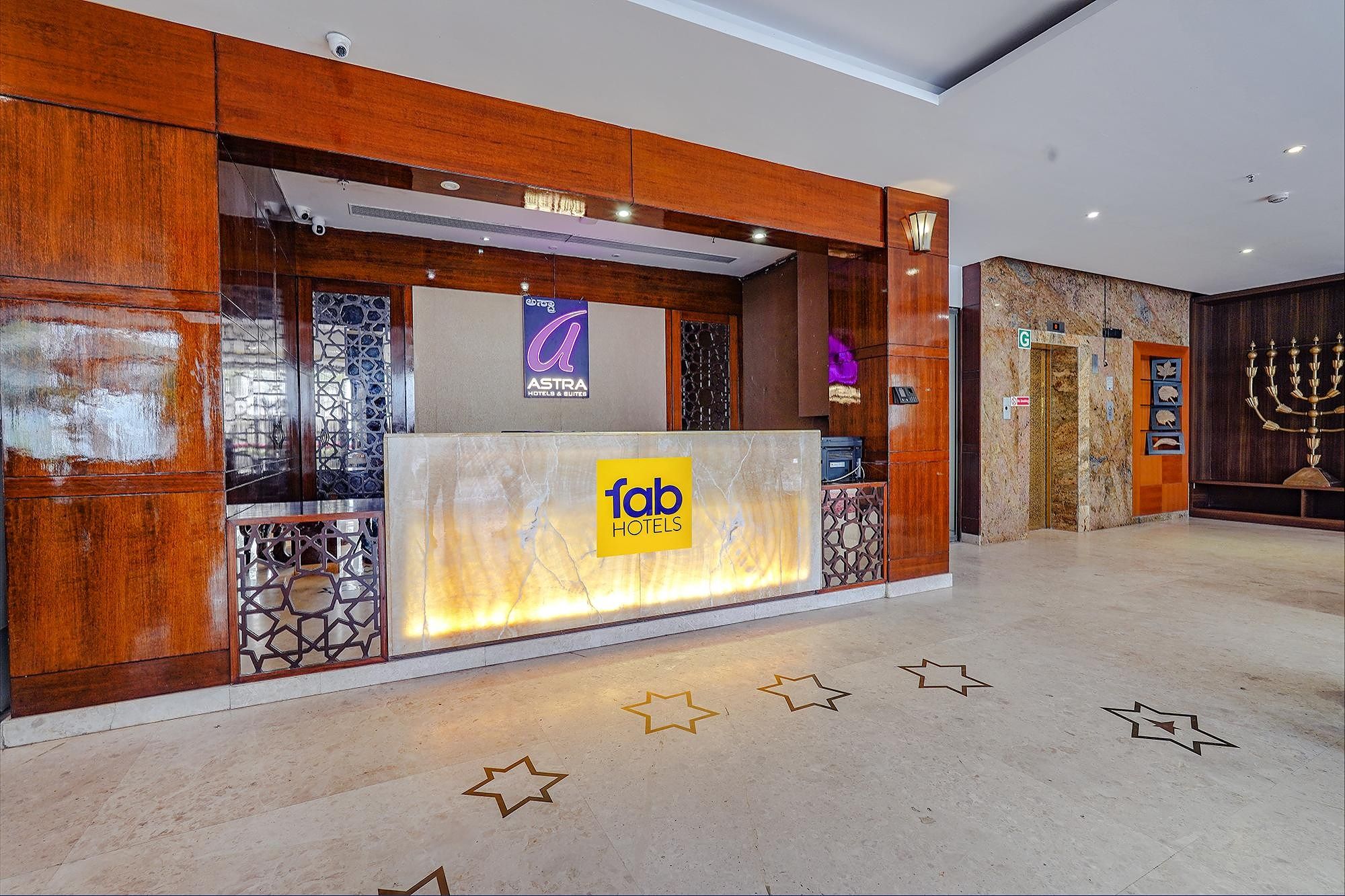 undefined Fabhotel Chris 2