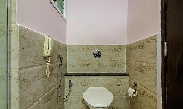 Fabhotel Chris Deluxe Room 10