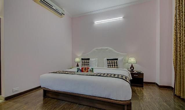 Fabhotel Chris Deluxe Room 8