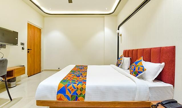 Fabhotel Vaibhavya Deluxe Room 2