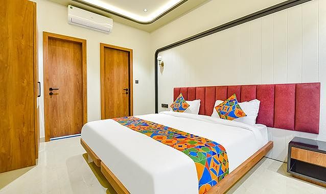 Fabhotel Vaibhavya Deluxe Room 3