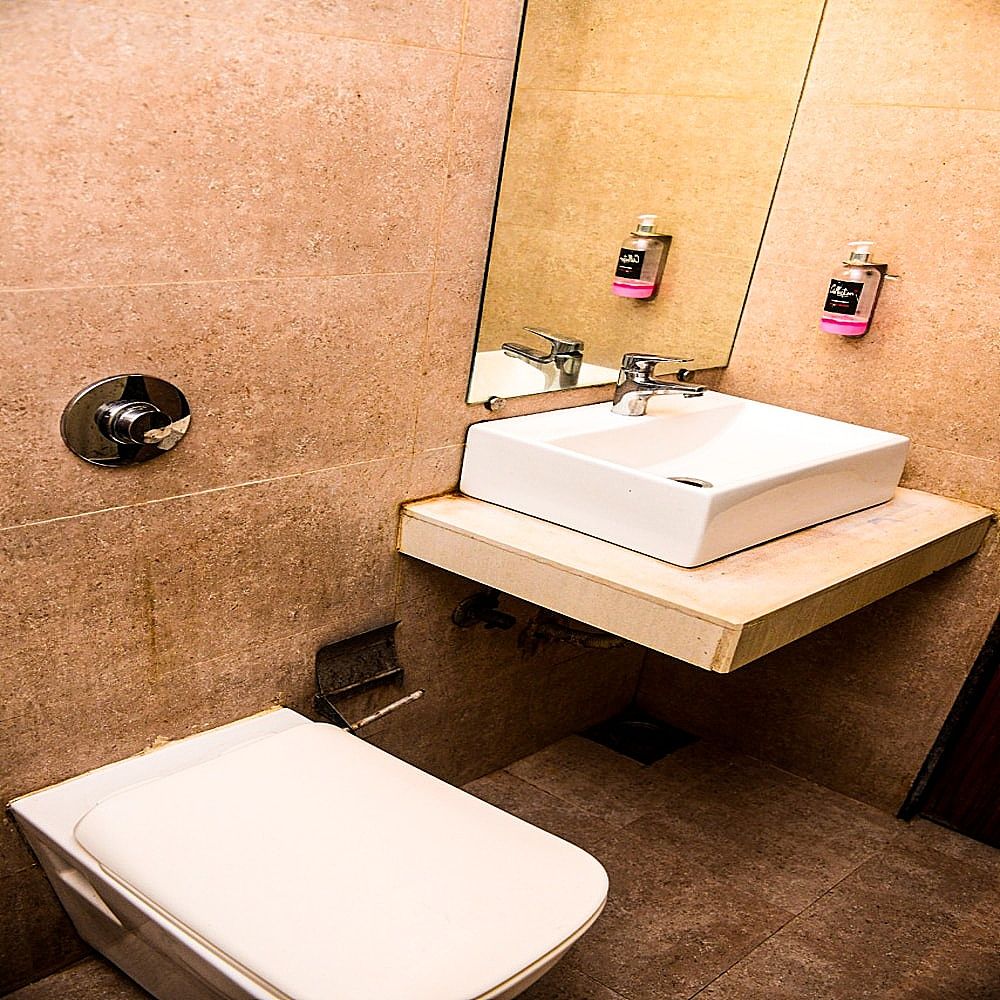 Hotel Plaza-Near Byculla Railway Station Deluxe Double Room 9