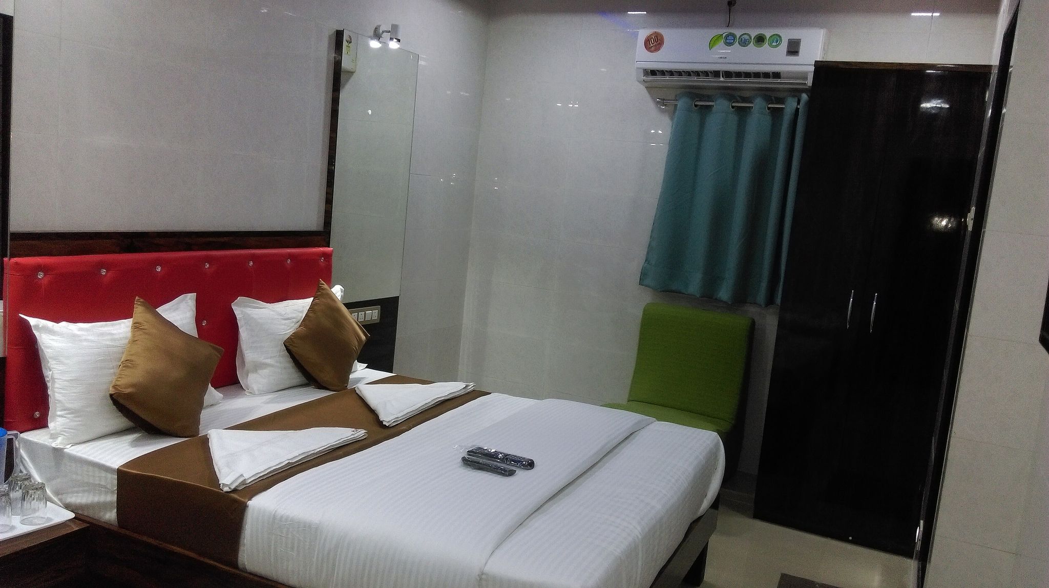 Hotel Plaza-Near Byculla Railway Station Deluxe Double Room 6
