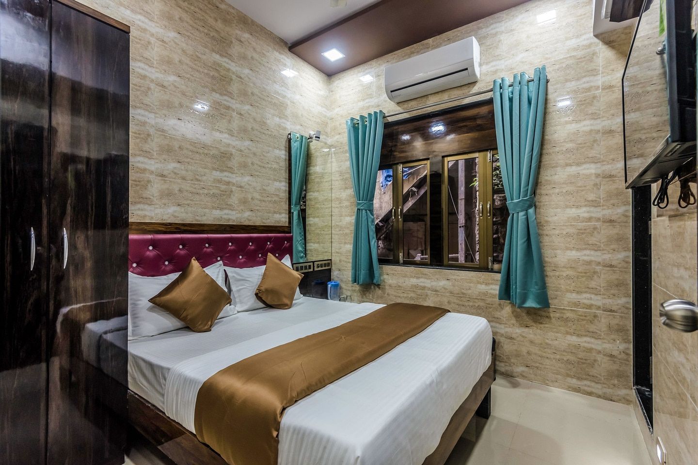 Hotel Plaza-Near Byculla Railway Station Deluxe Double Room 8