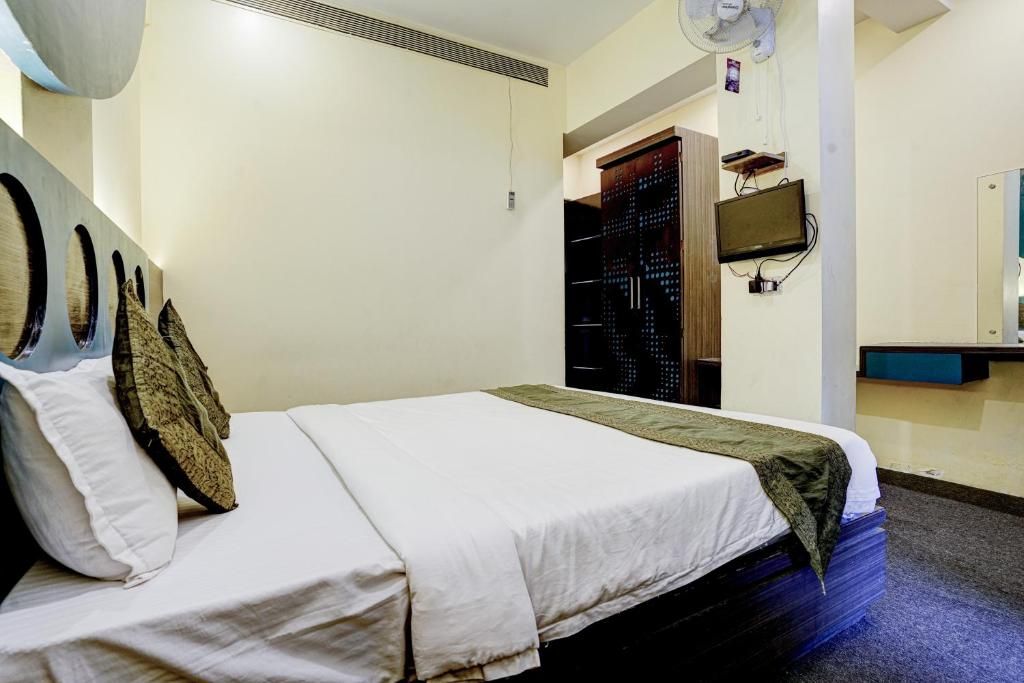 Hotel R R Suites - Dombivali Thane Deluxe Room 18