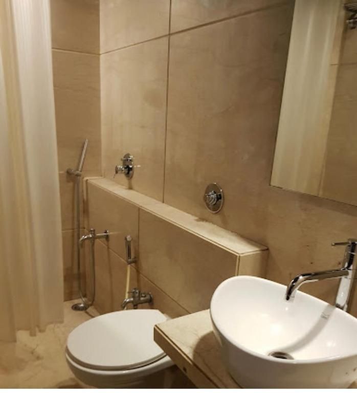 Hotel R R Suites - Dombivali Thane Superior Queen Room 17