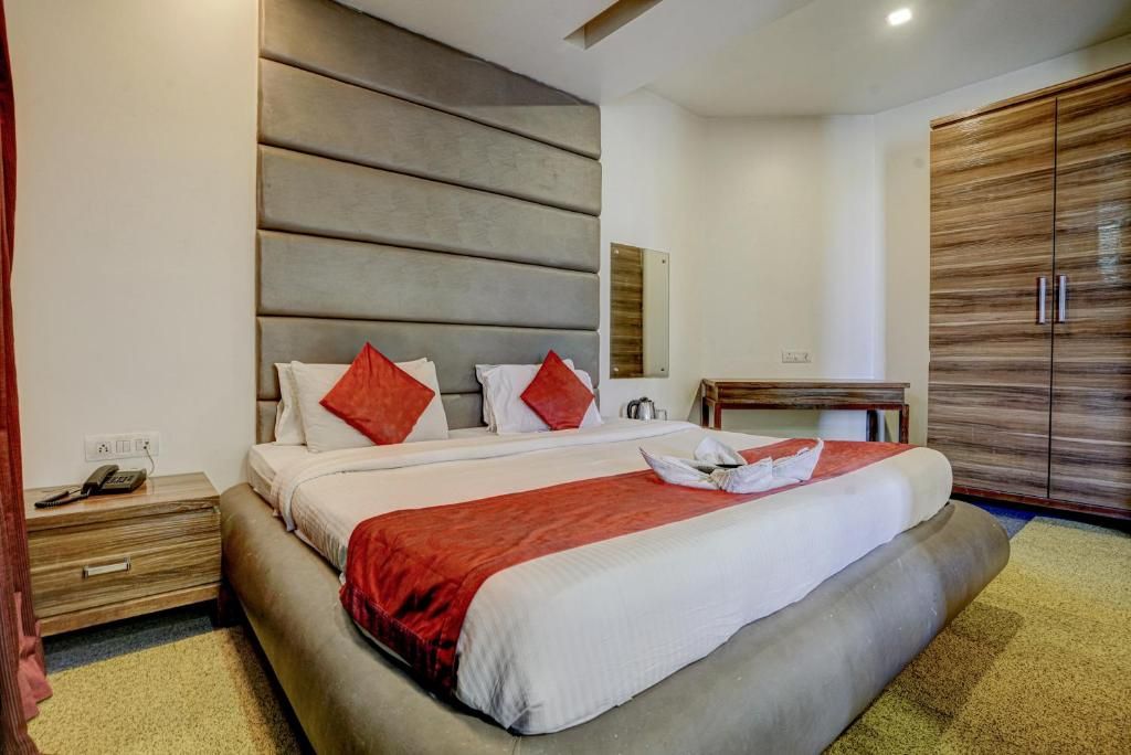 Hotel R R Suites - Dombivali Thane Superior Queen Room 4