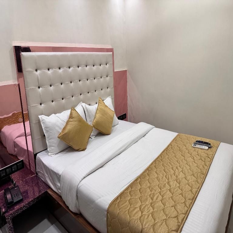 undefined Hotel Airport Crown 10