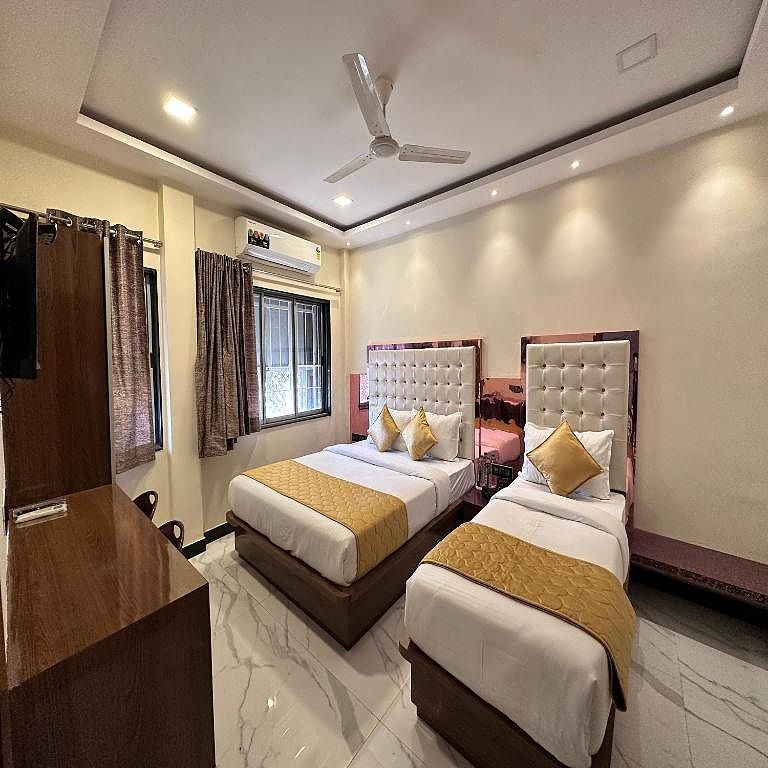 undefined Hotel Airport Crown 5