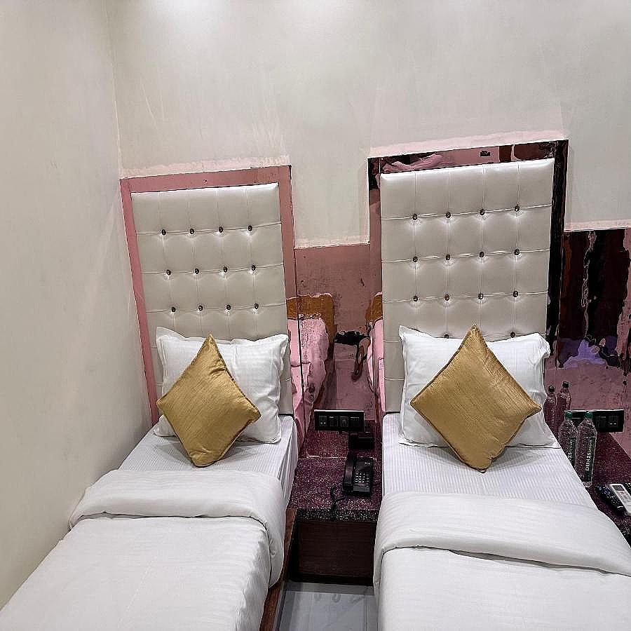 Hotel Airport Crown Deluxe Twin Room 2