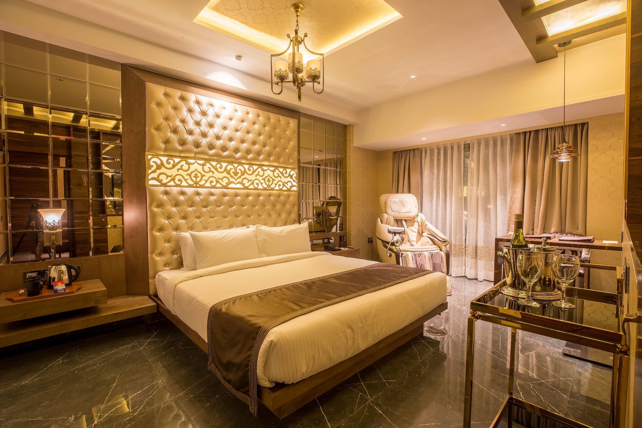 undefined Hotel Airport Crown 4