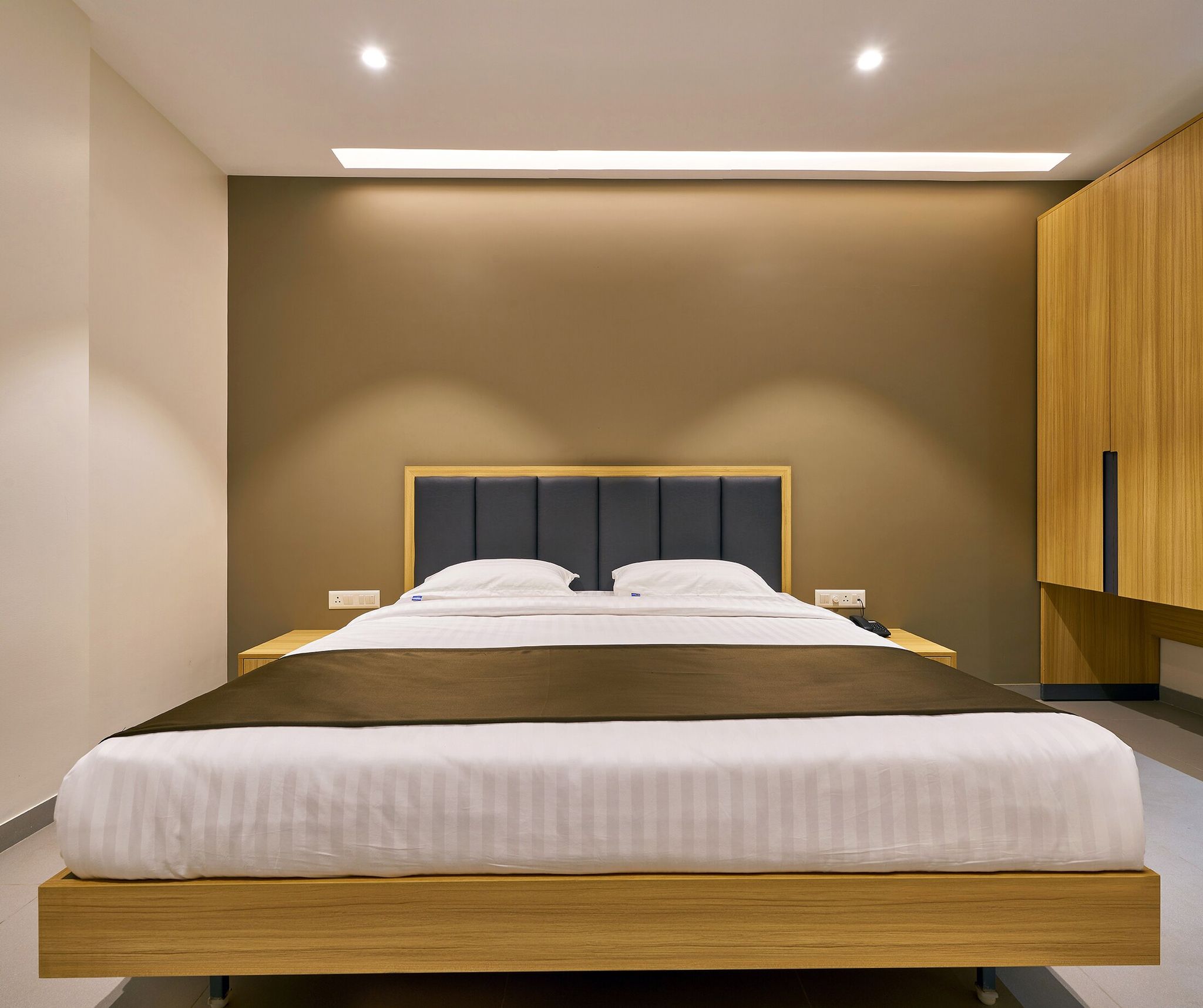 undefined Hotel Elite Inn 6