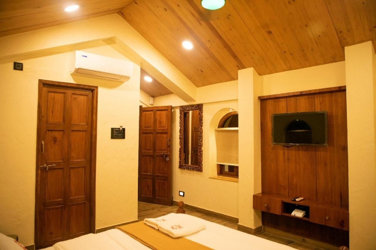 S.A. Golden Resort Deluxe AC Room  2