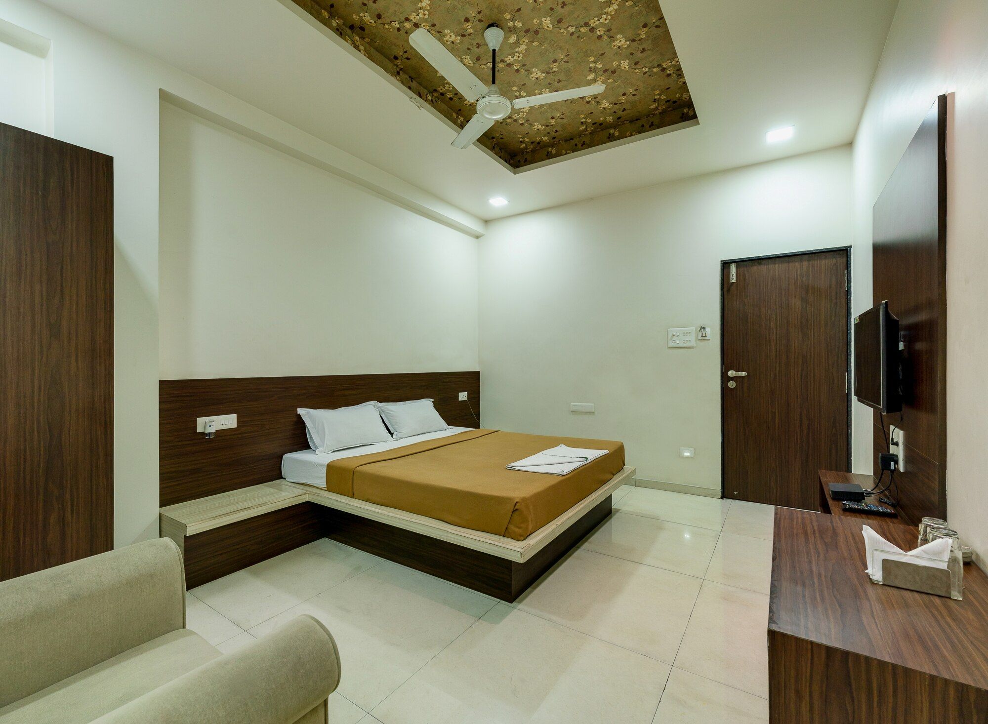 Hotel Rasika Classic Deluxe Room Non Ac 2