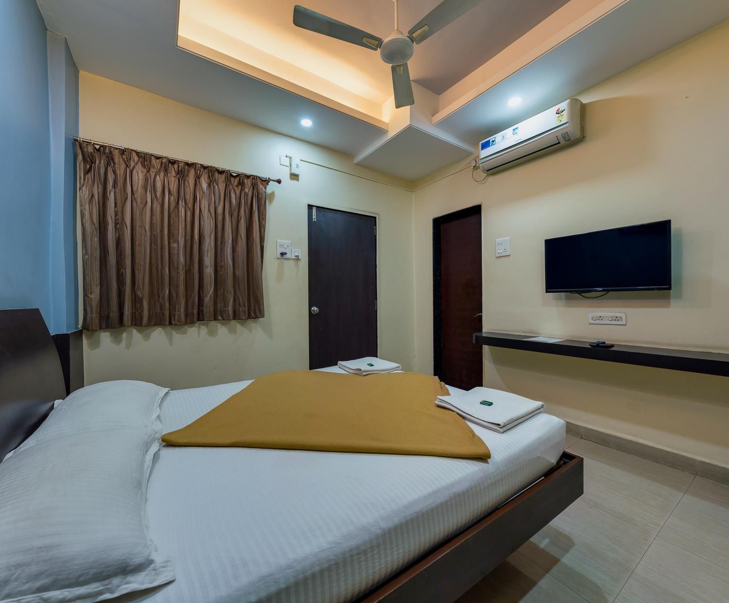 Hotel Radhakrishna Kolhapur Deluxe Room Non AC 4