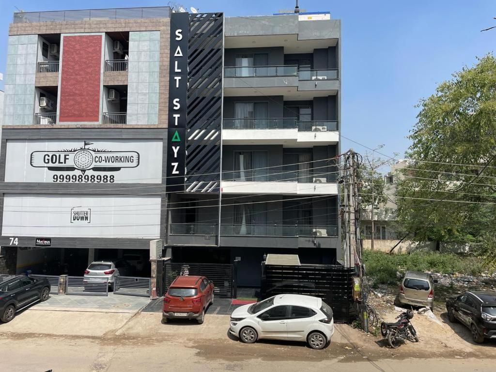 Saltstayz Express - Golf Course Road & DLF Phase-1